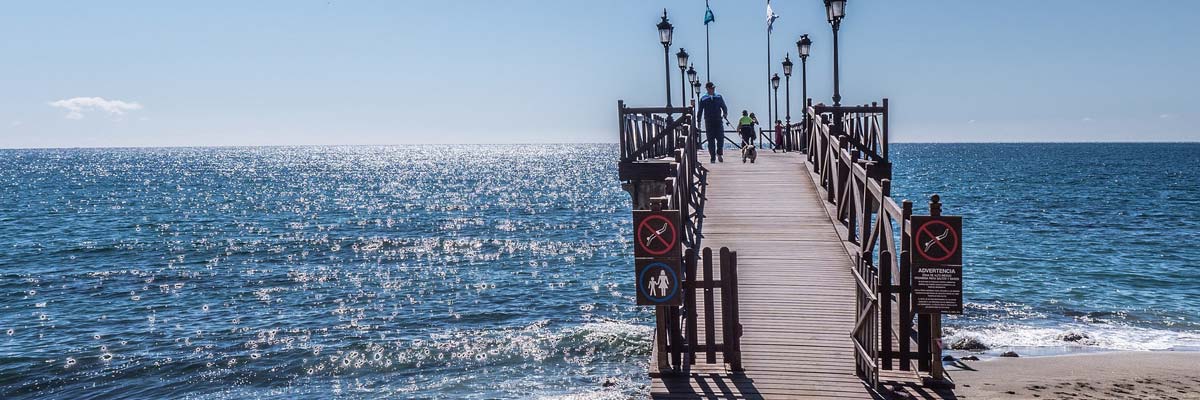 Embarcadero junto al mar en Marbella