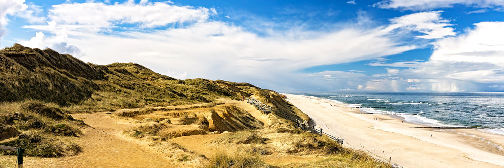 Dunas, playa y mar en Dinamarca