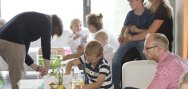 Sommige verzorgers kwamen met hun kinderen