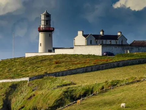 Un phare à la côte irlandaise