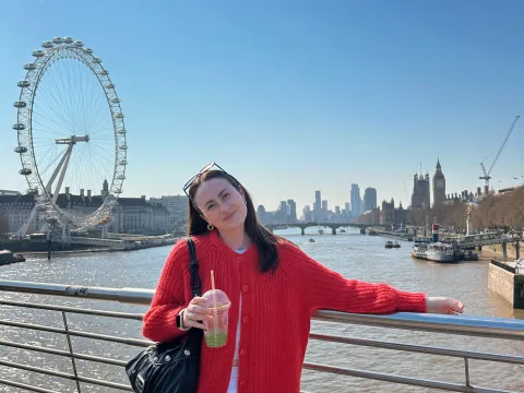 Lyndsey in front of Big Ben and the London Eye