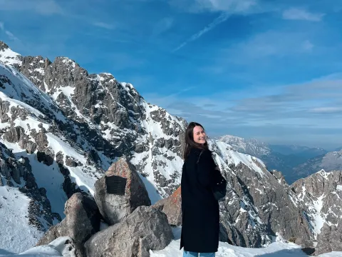 Lyndsey in the snow