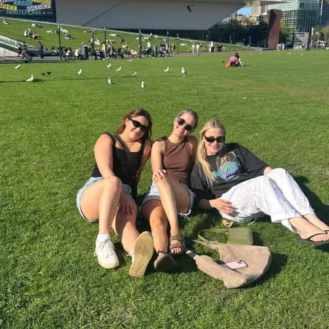 Ashlyn con le amiche